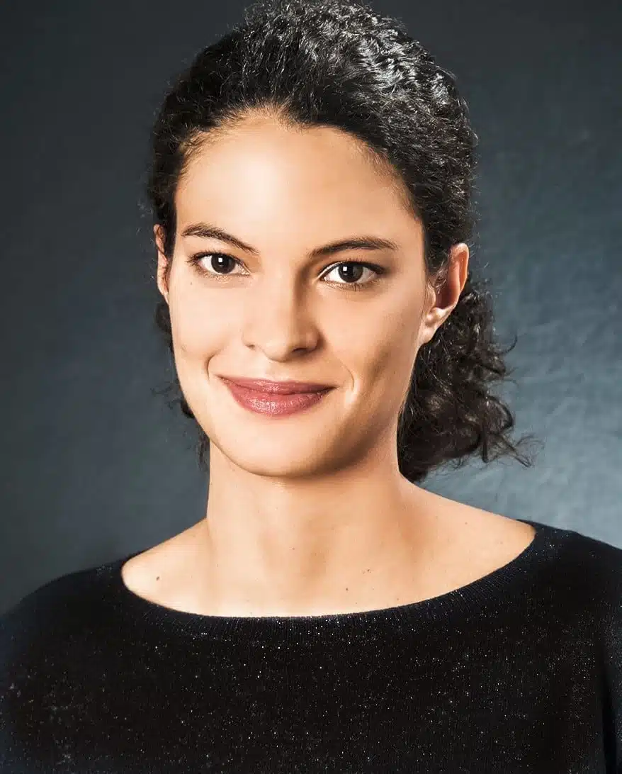 Mariek Bégasse: Podologue Ostéopathe et Assistante du dr Paillard: Chirurgien Orthopédique à Paris